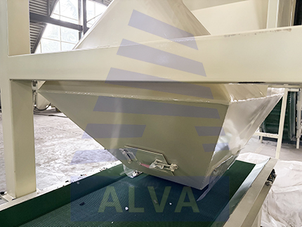 Plastic processing material storage hopper