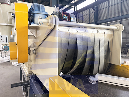 Plastic crusher for recycling line