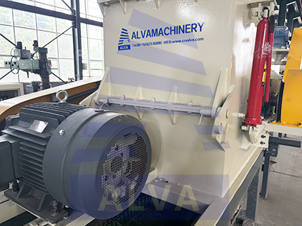 Industrial plastic waste crushing machine