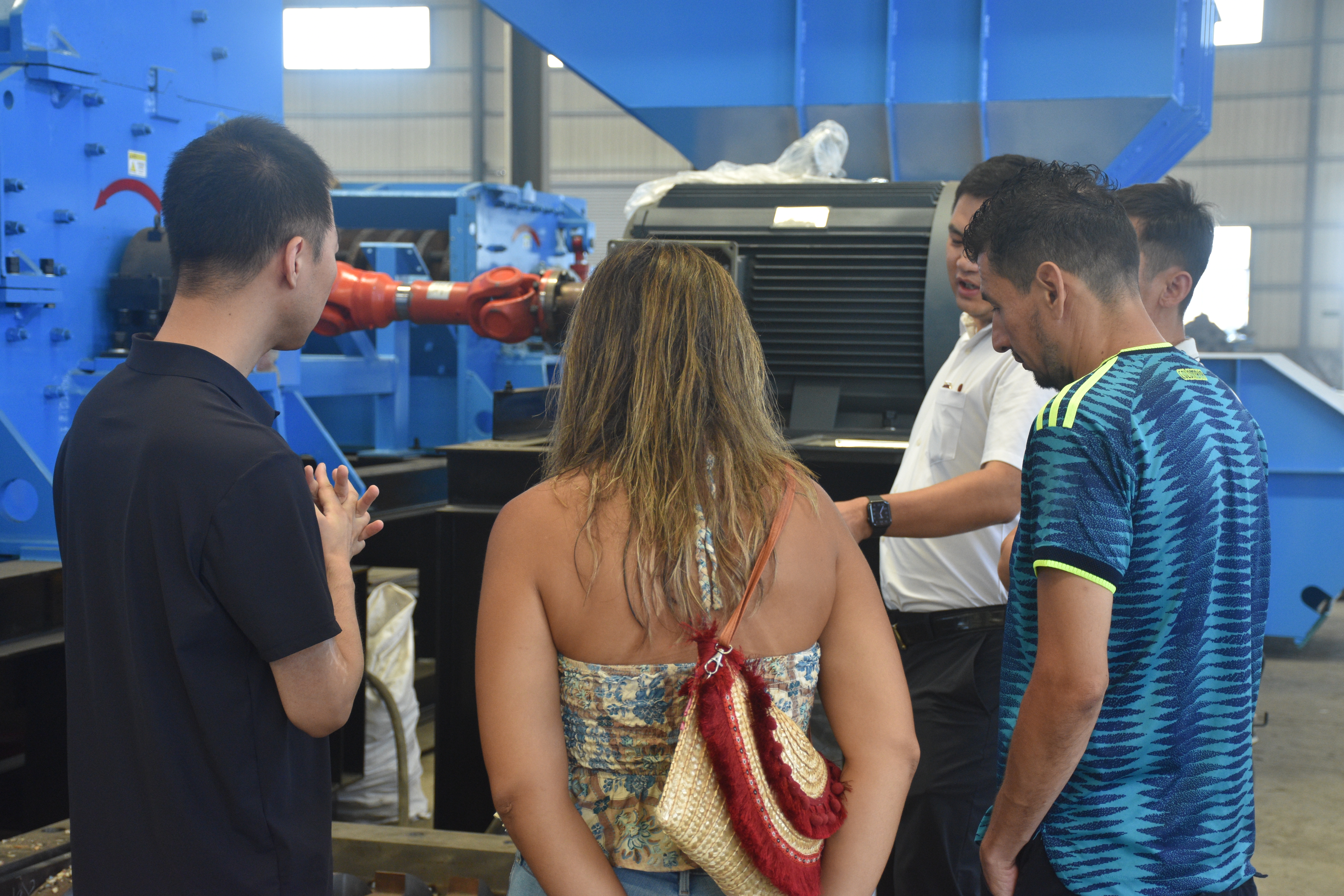 Shanghai aluminium expo customer visiting 01.jpg